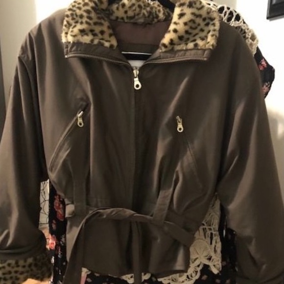 DESIGNER JACKET WITH FAUX FUR TRIM by Andrew Marc - Picture 3 of 13